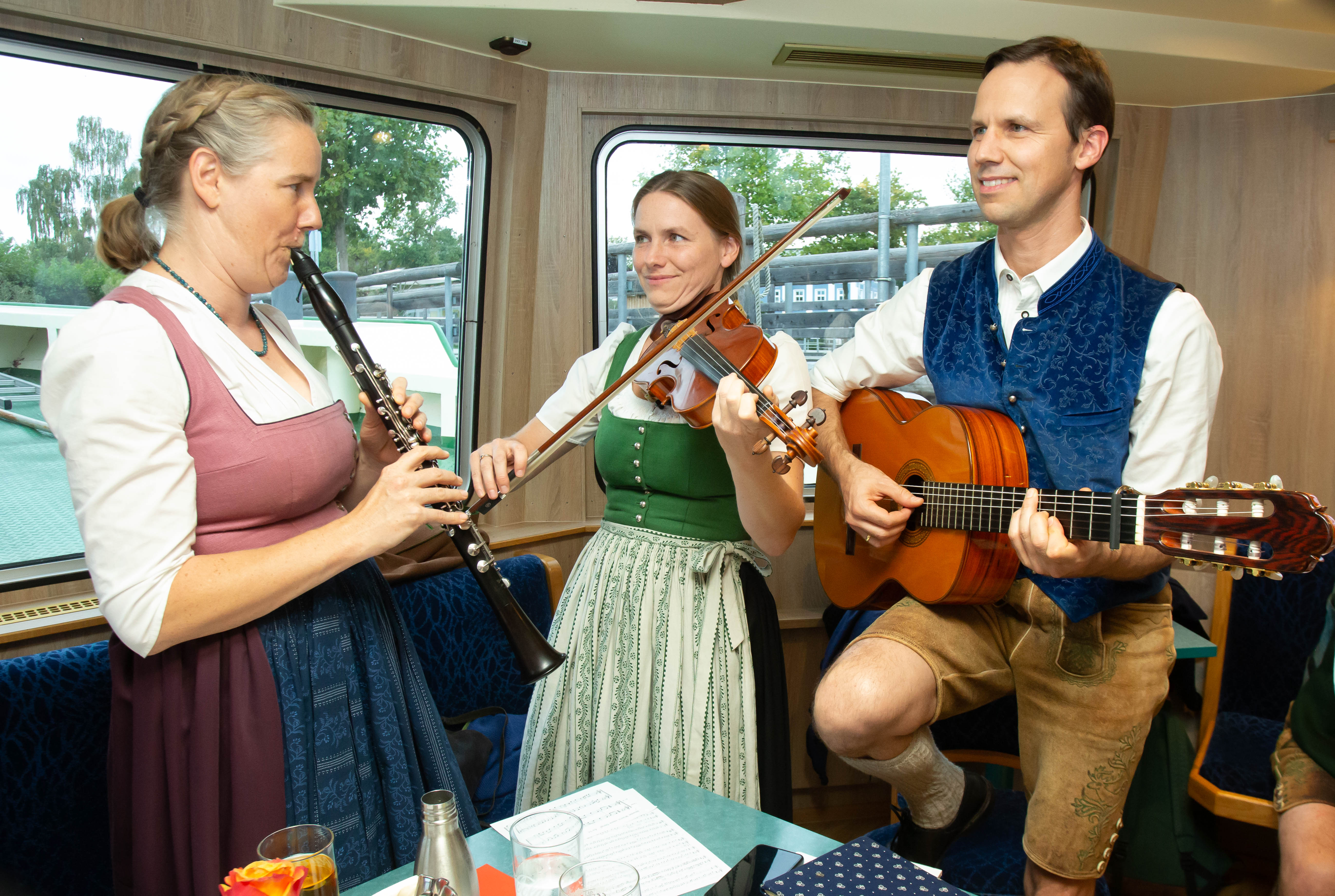 230930_volksmusikschiff.jpg