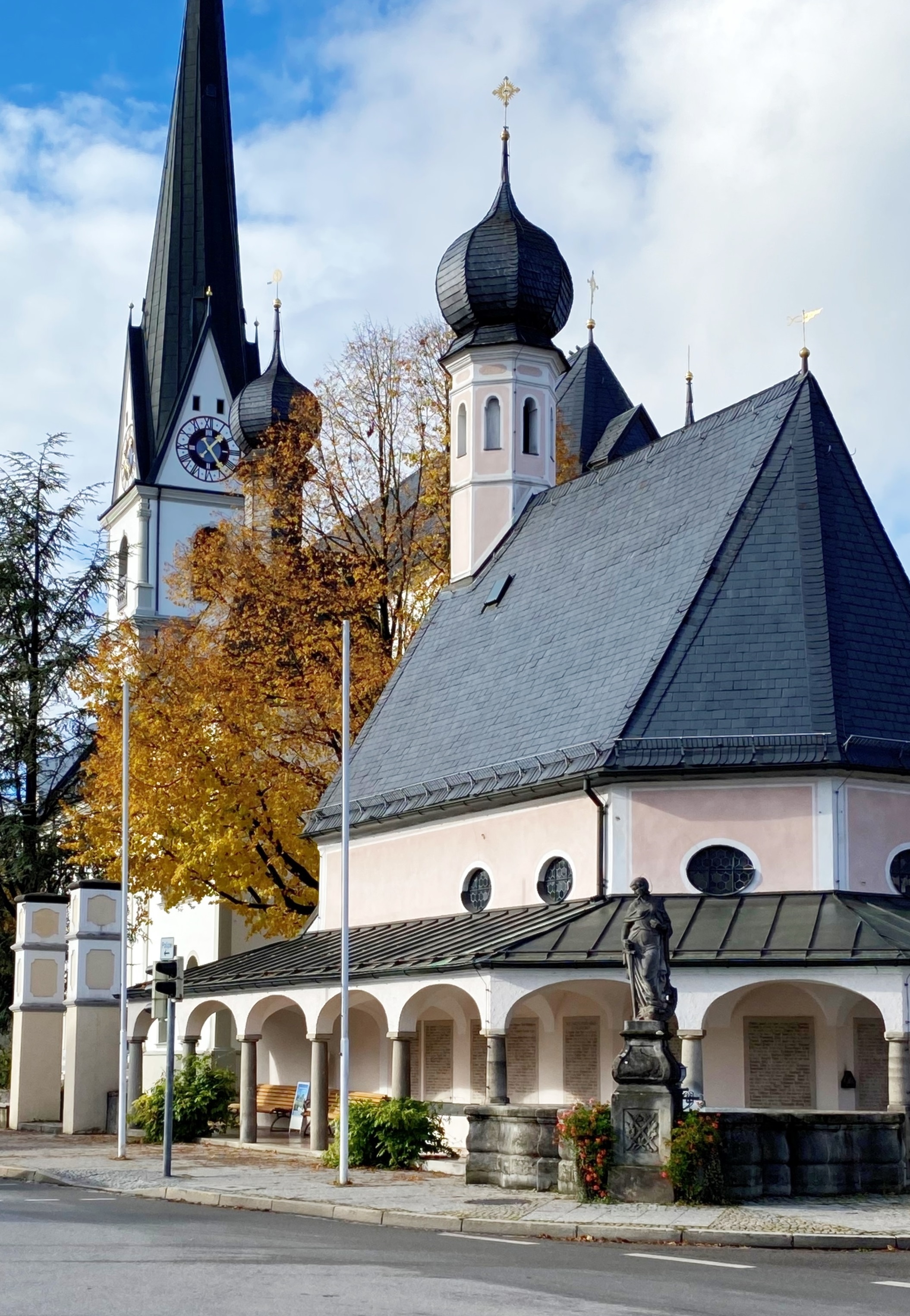 kirche_brunnen_c-markt_prien_a._chiemsee.jpg